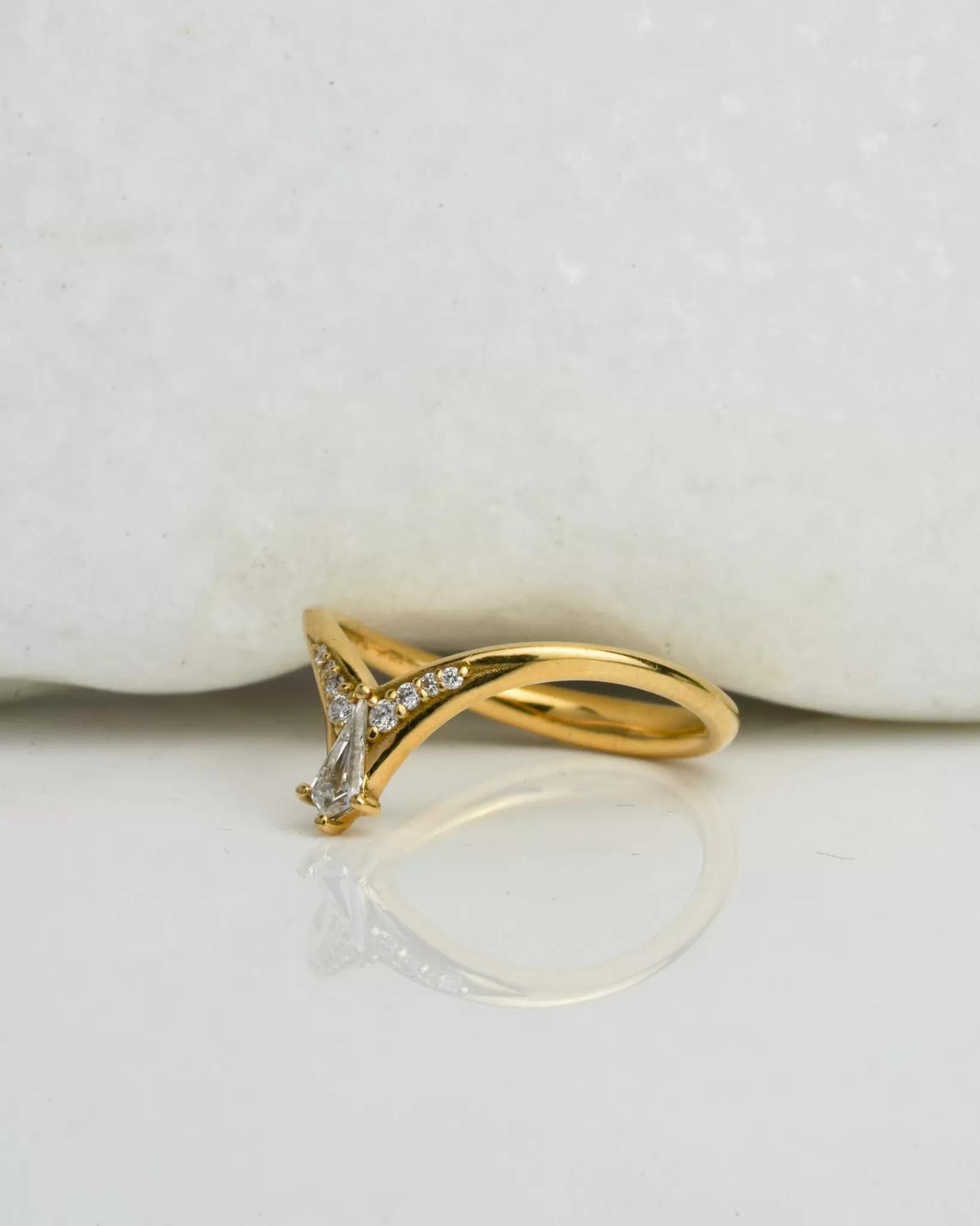 Shop Artëmer Artemer Kite Diamond Band