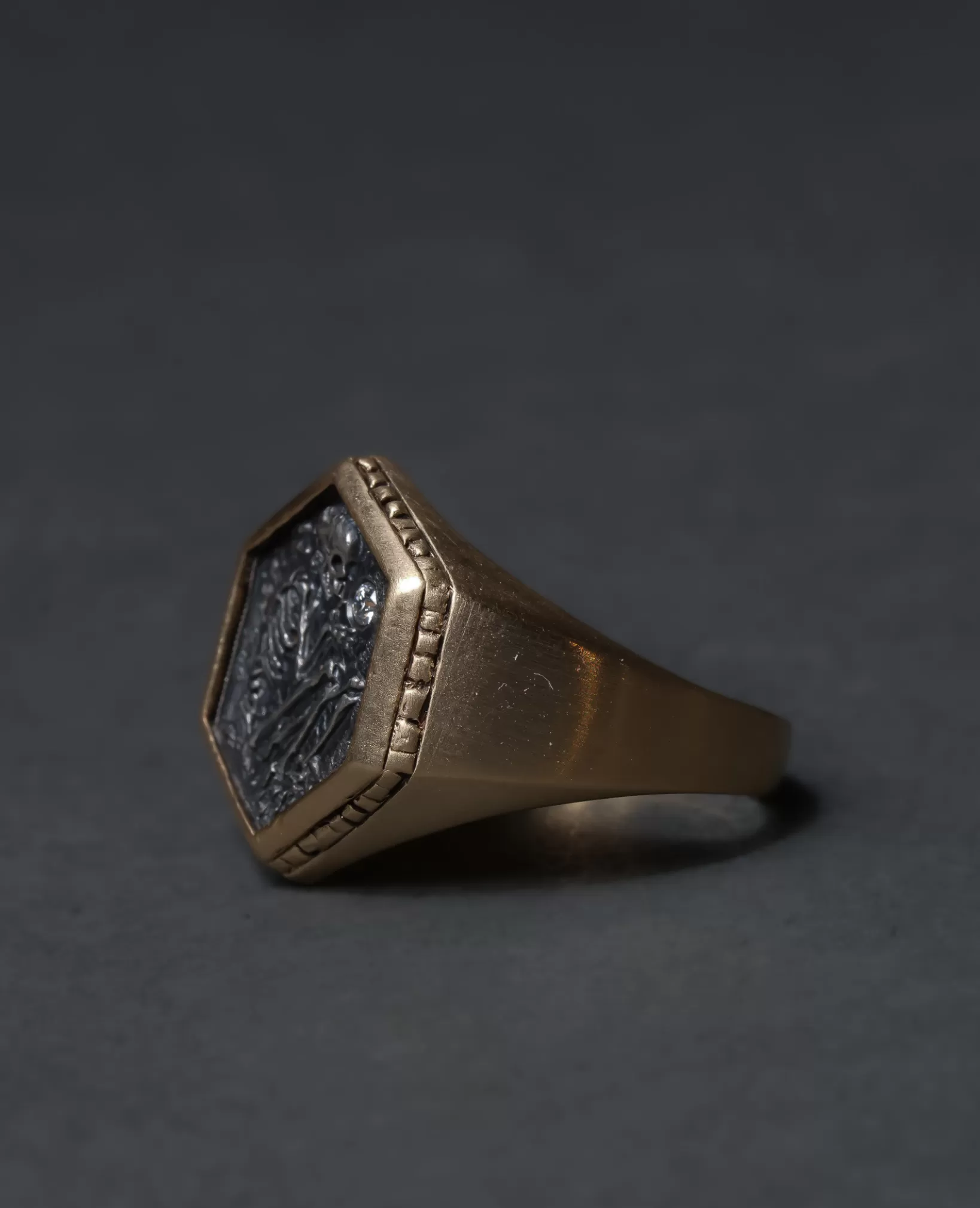 Fashion DMD Metal Gold Shallow Grave Signet
